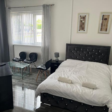 Zams Rooms Stoke-on-Trent Eksteriør bilde