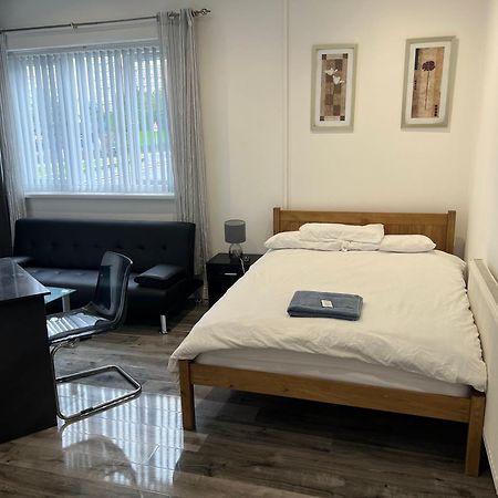 Zams Rooms Stoke-on-Trent Eksteriør bilde